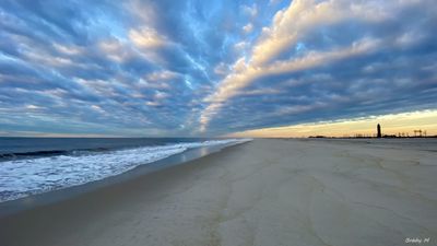 Daybreak upon the beach