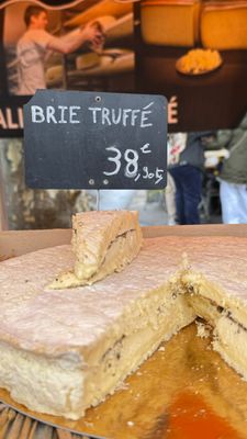 Brie truffé