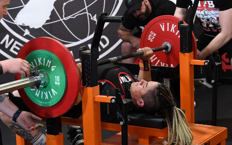 bench press03-12-22139.jpg