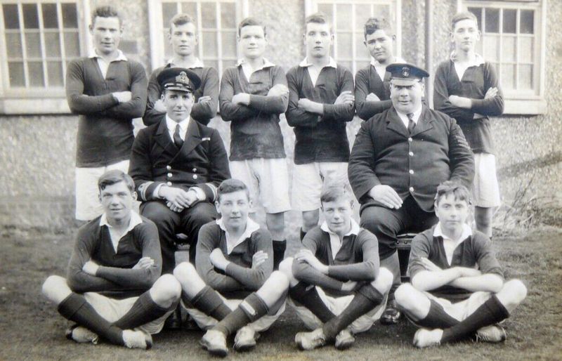 UNDATED - UNKNOWN SPORTS TEAM, WITH OFFICER & PETTY OFFICER..jpg
