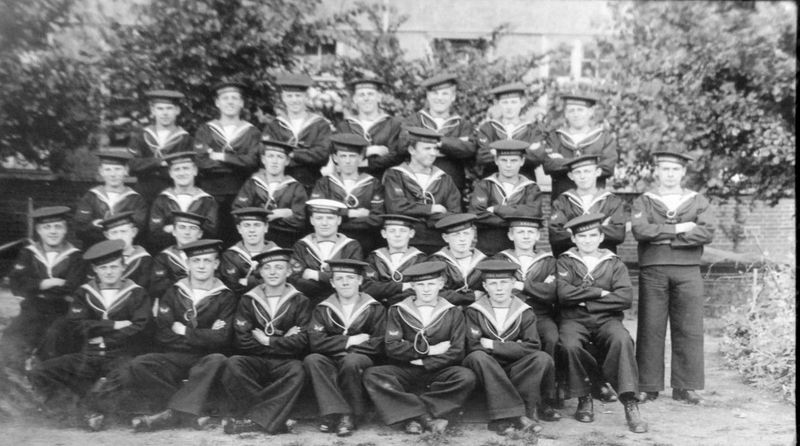 UNDATED - A CLASS OF NEWLY QUALIFIED BOY TELEGRAPHISTS, WITH INSTRUCTOR.jpg