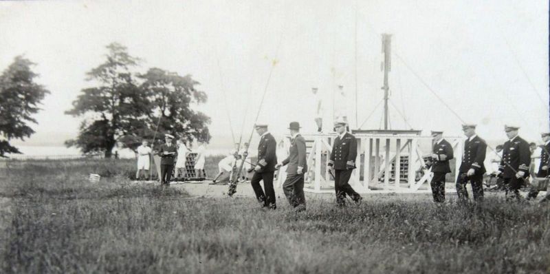 UNDATED - GROUP OF OFFICERS AND SIGNALS CLASS.jpg