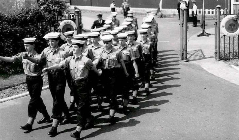 1968, MAY - JIM GREEN OF 02 RECR., UNKNOWN 'NOZZERS' MARCHING OUT OF THE ANNEXE.jpg