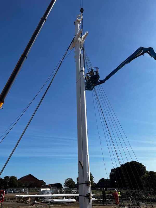 2023, 9TH AUGUST - JIM DINES, TOPS PLATFORM ON AND FITTED, TOPMAST UP AND FITTED, 05.jpg