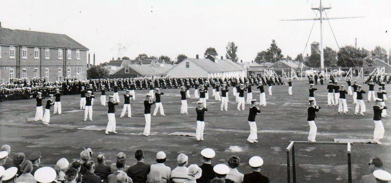 1960 - BEN (JAMES) LYON, HORNPIPE DISPLAY, ON PARENTS DAY 01.jpg