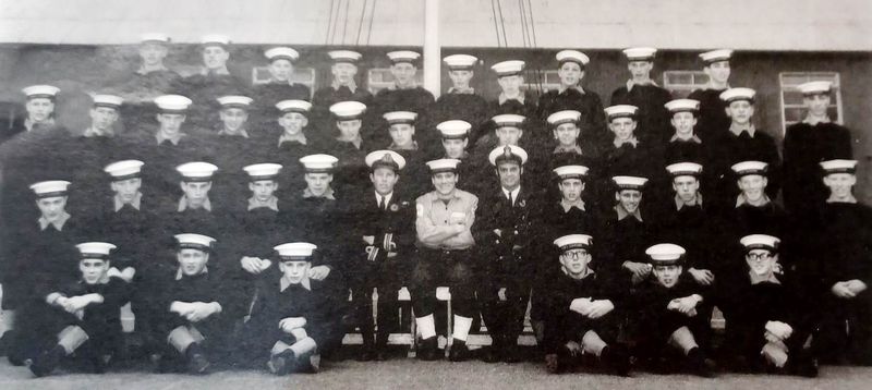 1971, EARLY NOVEMBER - GEORGE HAMOND, 30 RECR., IN THE ANNEXE, KM WADEY MIDDLE ROW ON RIGHT, ROD GUNN NEXT TO LT. CDR.