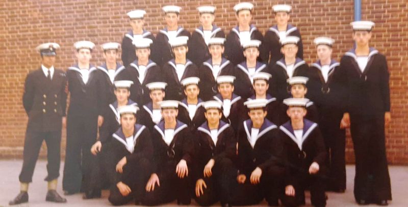 1974, SEPTEMBER - WAYNE HOWELLS, LEANDER, 252 CLASS, I'M MIDDLE OF THE FRONT ROW.jpg