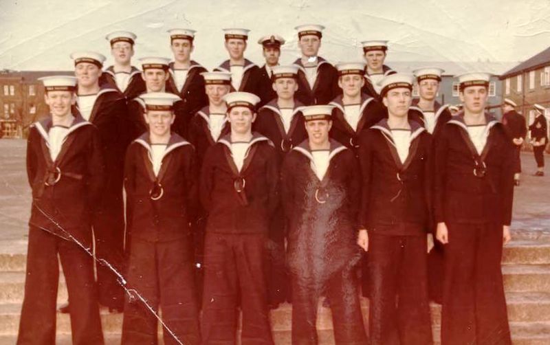 1974, 15TH JANUARY - MARTIN BELL, 02., 19 RECR., RESOLUTION, 21 MESS, I AM IN REAR RANK 2ND FROM RIGHT, OTHER NAMES BELOW.jpg