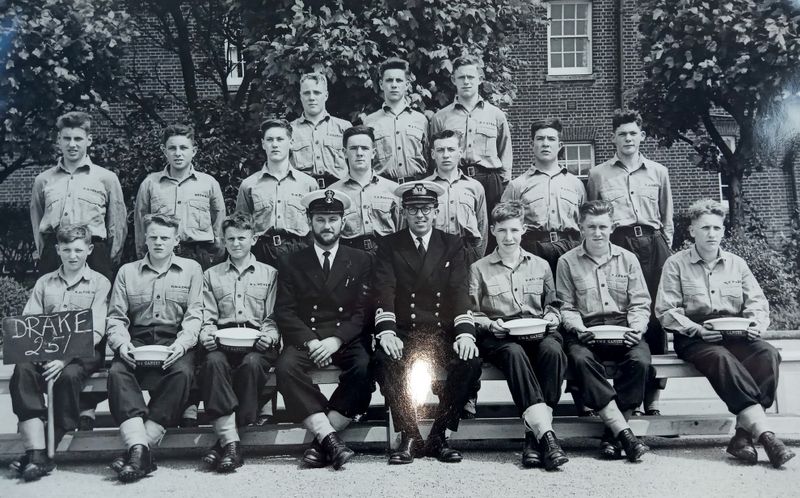 1963, 4TH JUNE - TREVOR BUESNEL, 59 RECR., DRAKE 251 CLASS, 01, TREVOR IS TOP LEFT.jpg