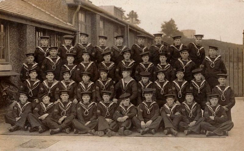 UNDATED - UNKNOWN GROUP OF BUNTINGS.jpg