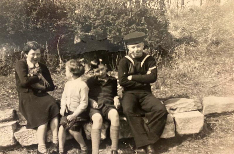 1953 - DONALD SMITH, HOME ON LEAVE, NO OTHER INFO.jpg