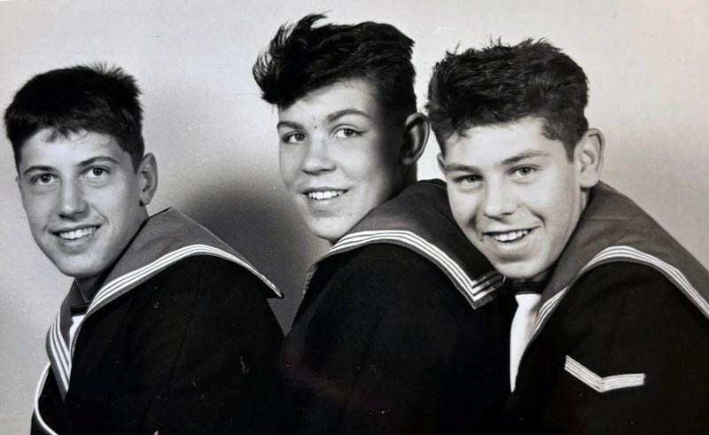 1962, JULY - ALAN HUTCHINGS, RODNEY, 154 CLASS, 16 MESS, 03, ME, NICK COLE IN MIDDLE.jpg