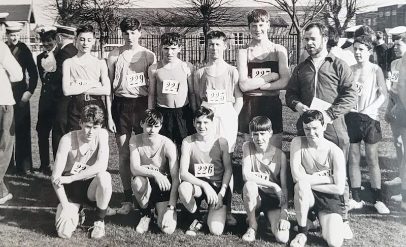 1971, SEPTEMBER - MARK SARTAIN (TOMO THOMAS), 28 RECRUITMENT, CROSS COUNTRY TEAM, I'M 2ND FROM R BACK ROW.jpg