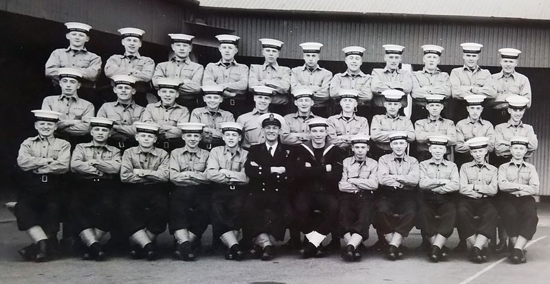 1962 - TONY GOSTICK, ANNEXE BULWARK MESS THEN, RODNEY 15 MESS, 49 CLASS, I'M TOP ROW 3RD FROM RIGHT.jpg