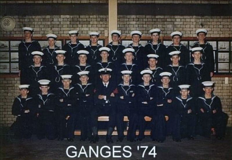 1974, 11TH NOVEMBER - ROB CONNAWAY, BACK ROW, RIGHT.jpg
