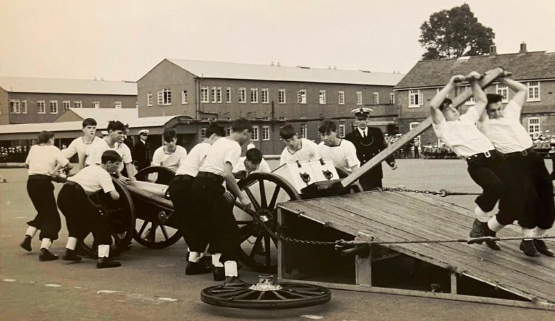 1967-68 - DENNIS STINTON, 06., 96 RECR., KEPPEL, 5 THEN 3 MESS, 260 CLASS, FIELD GUN., AGAIN FAMILIES DAY.jpg