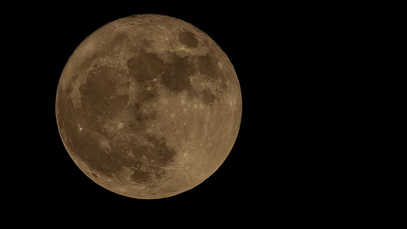 Lua-97996.jpg