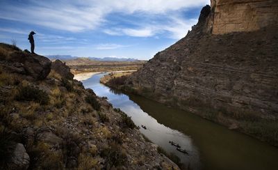 road-tripbig-bendsilhouette-man-532014-153551_horiz-large.jpeg