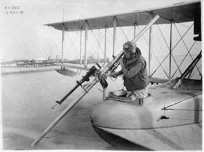 Davis recoilless gun Felixstowe F5L flying boat, 1918.jpg