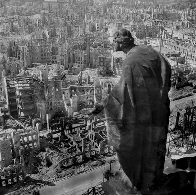 dresden_bombed_1945_4.jpg