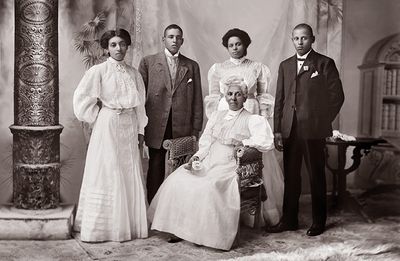 2021 Black Family 13941_sm.jpg
