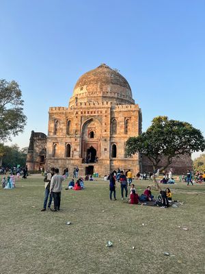 Bara Gumbad, New Delhi