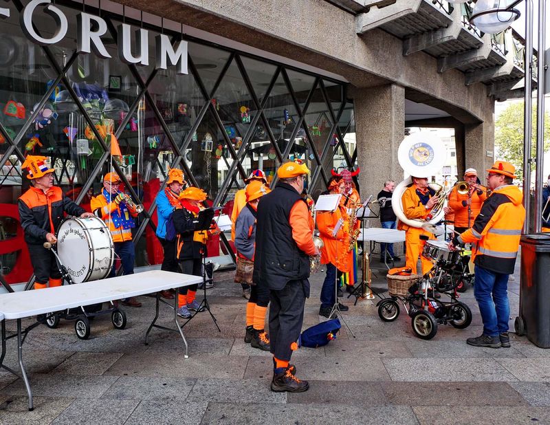Koln: on different locations there were musicians. 