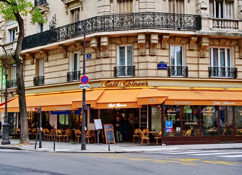 Restaurant-bar at rue Losserand. 