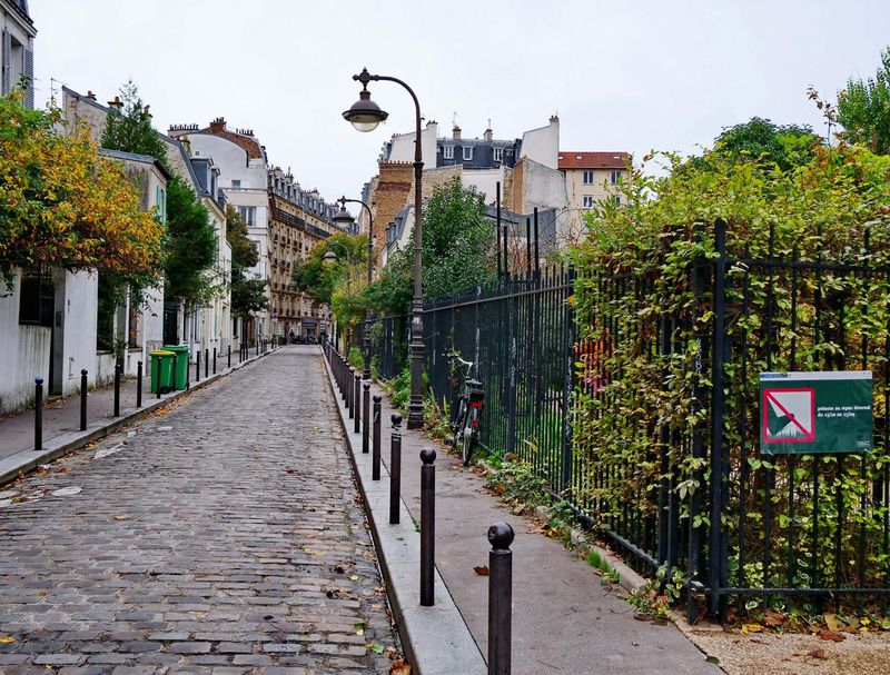 Near rue Losserand. 