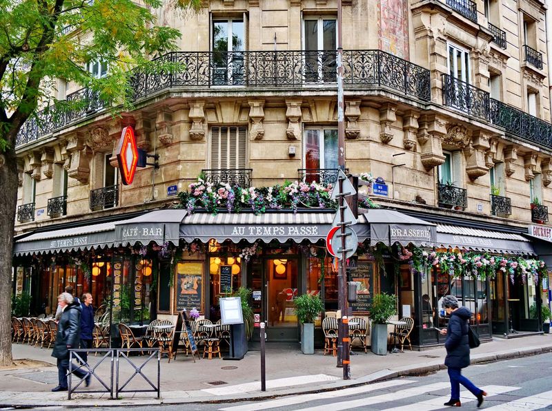Restaurant-bar at rue de Plantes, near rue Losserand. 
