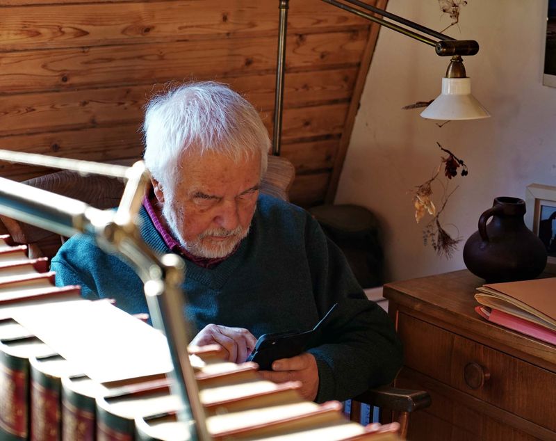 Arnulf, at his place.