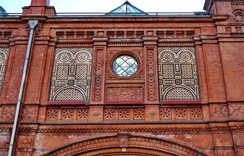 The train station Hackescher Markt wall. 