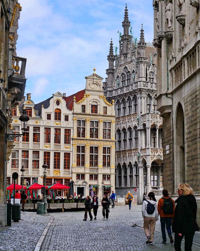 Arriving at La Grand Place. 