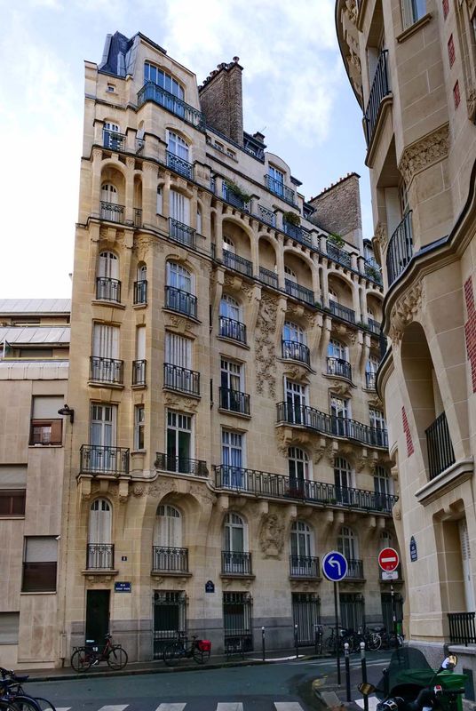 Building at the rue Huysmans, near rue Madame (our airbnb apartment was located nearby).  
