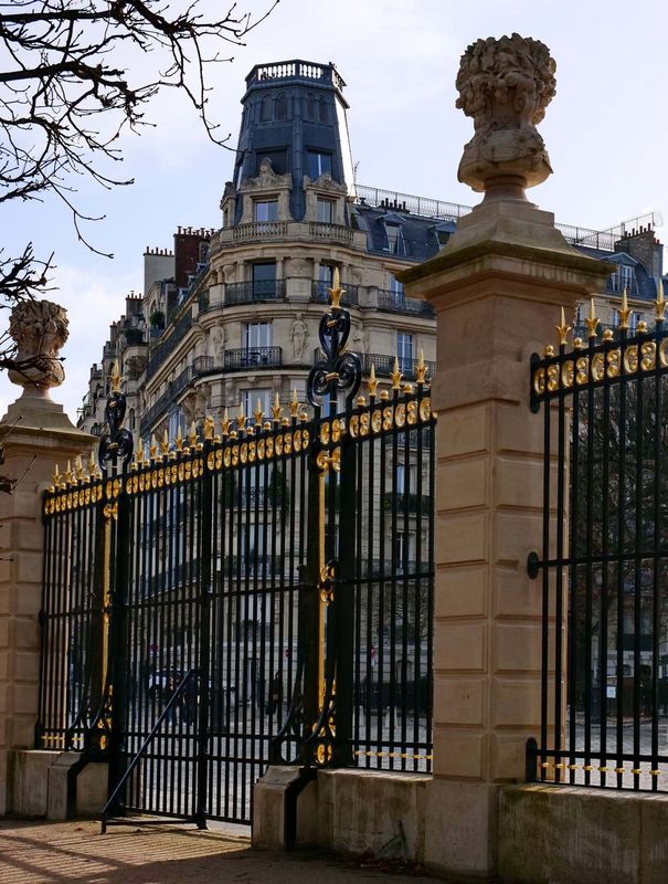 Le Jardin du Luxembourg; the south entrance. 