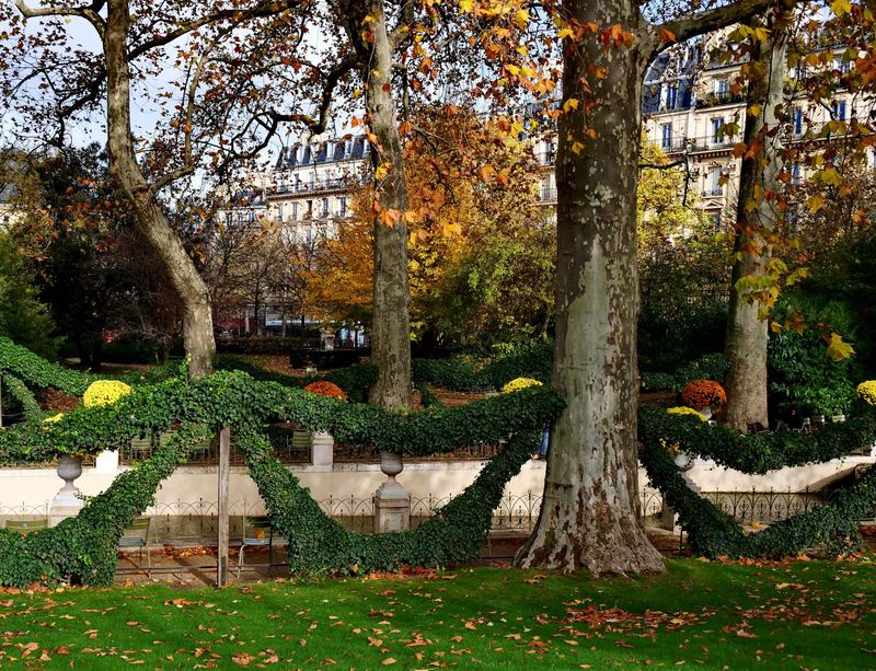 Le Jardin du Luxembourg (rue de Mdicis in the background).