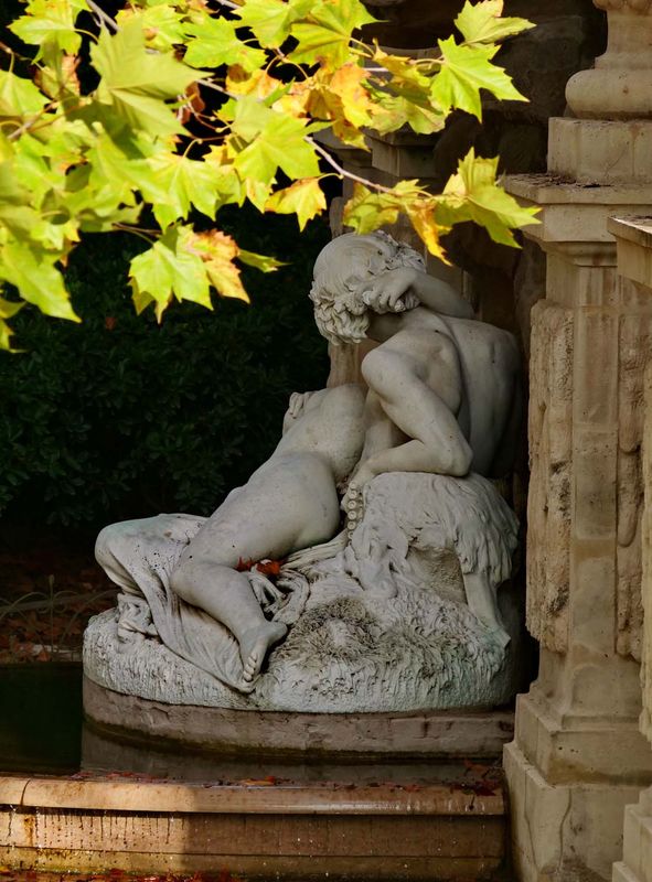 Another sculpture on the Fontaine de Mdicis. 