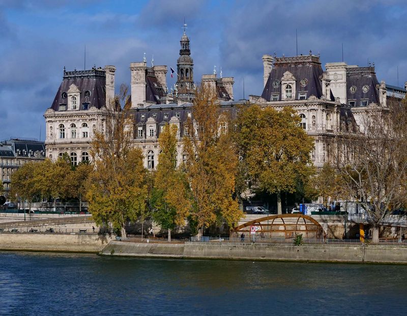 Le Hotel de Ville. 