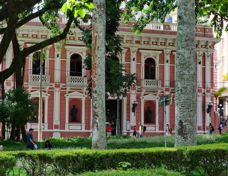 The Cruz e Souza Palace seen from the 15 de Novembro platz at the heart of Florianpolis. 