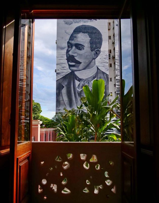 Inside the Cruz e Souza Palace; image of the poet, on the building next to the palace. 