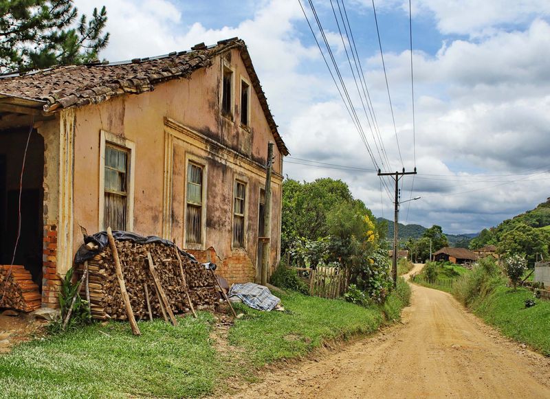 Between Rancho Queimado and Angelina.