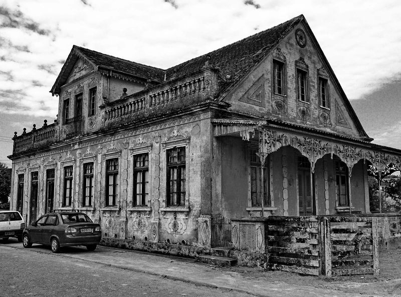 The old Bunn house,built in 1918; near Rancho Queimado downtown.
