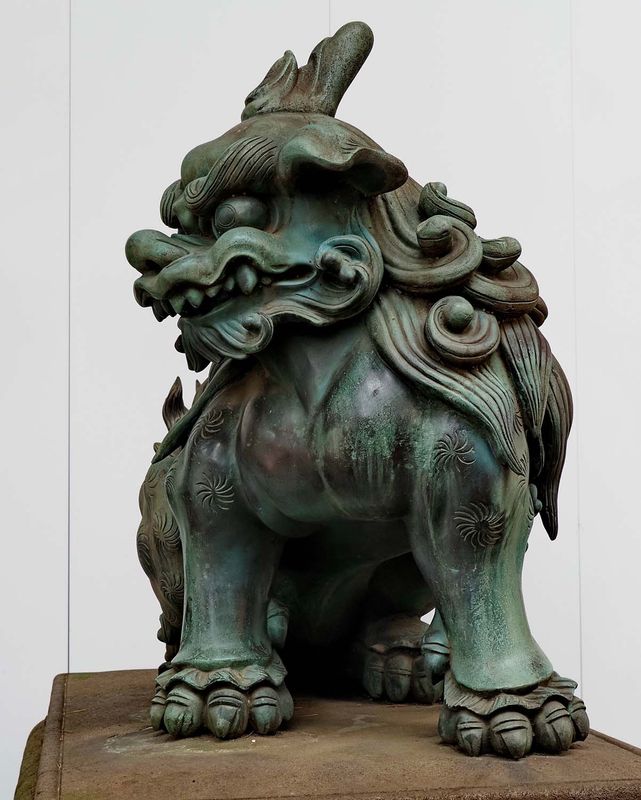 The Lion, main symbol at this particular shrine. 