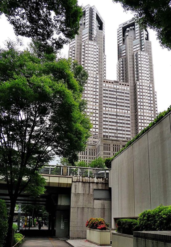 My last day in Tokyo; in the morning I walked towards the Shinjuku-Chuo park. 