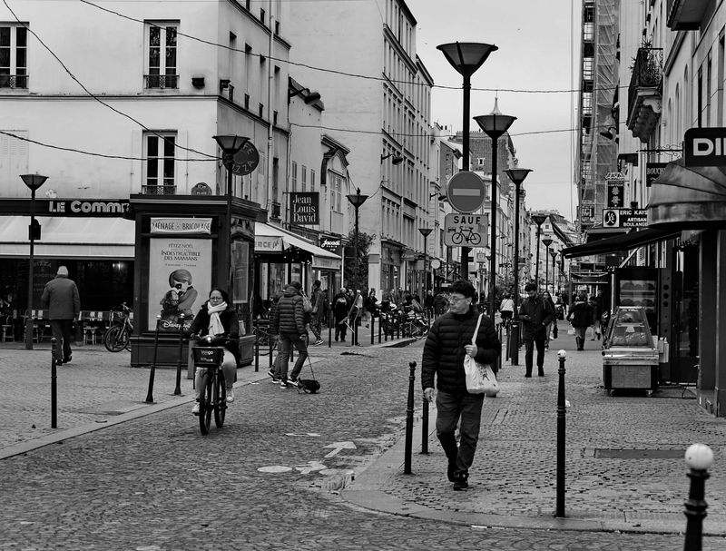 Rue du Commerce.