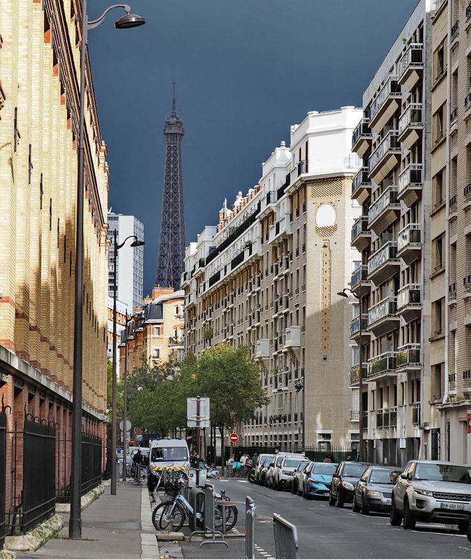 The Tour Eiffel spotted from rue Gutemberg. 