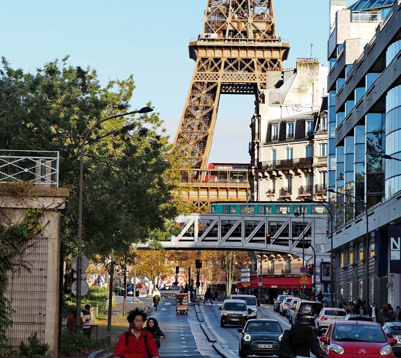 The Tour Eiffel seen from the Quai de Grenelle. 