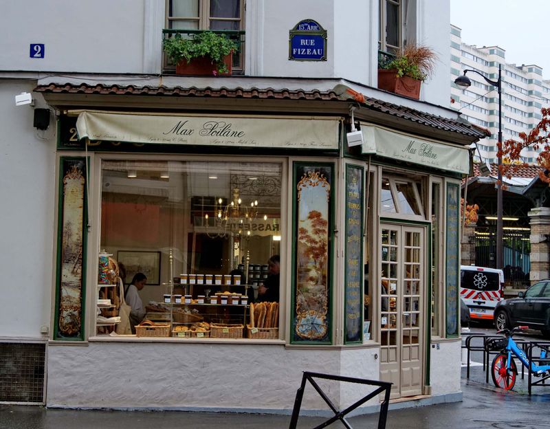 Max Polaine: one of the attractive boulangeries of Paris. 