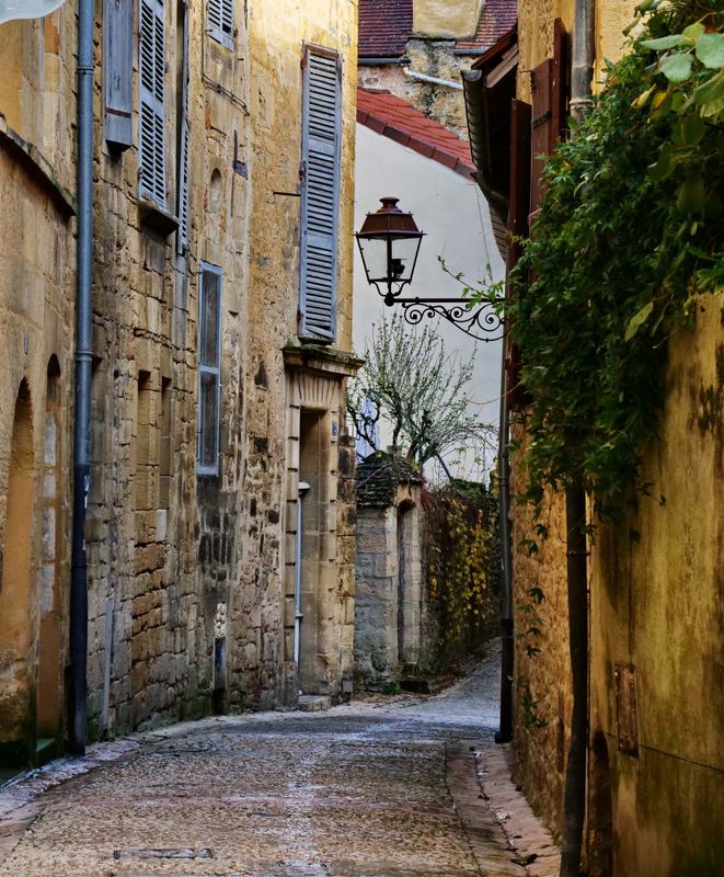 Sarlat and its small streets. 