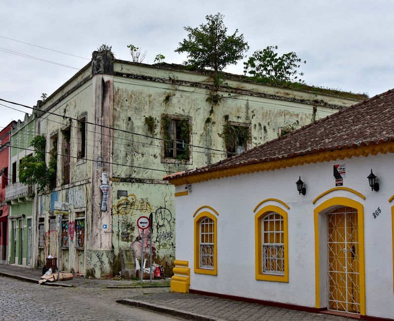 Antonina, the old and the renewed houses.